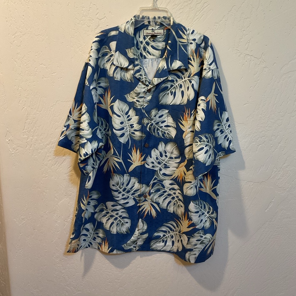 Tommy Bahama large Blue Tropical Print Button-Up Shirt
